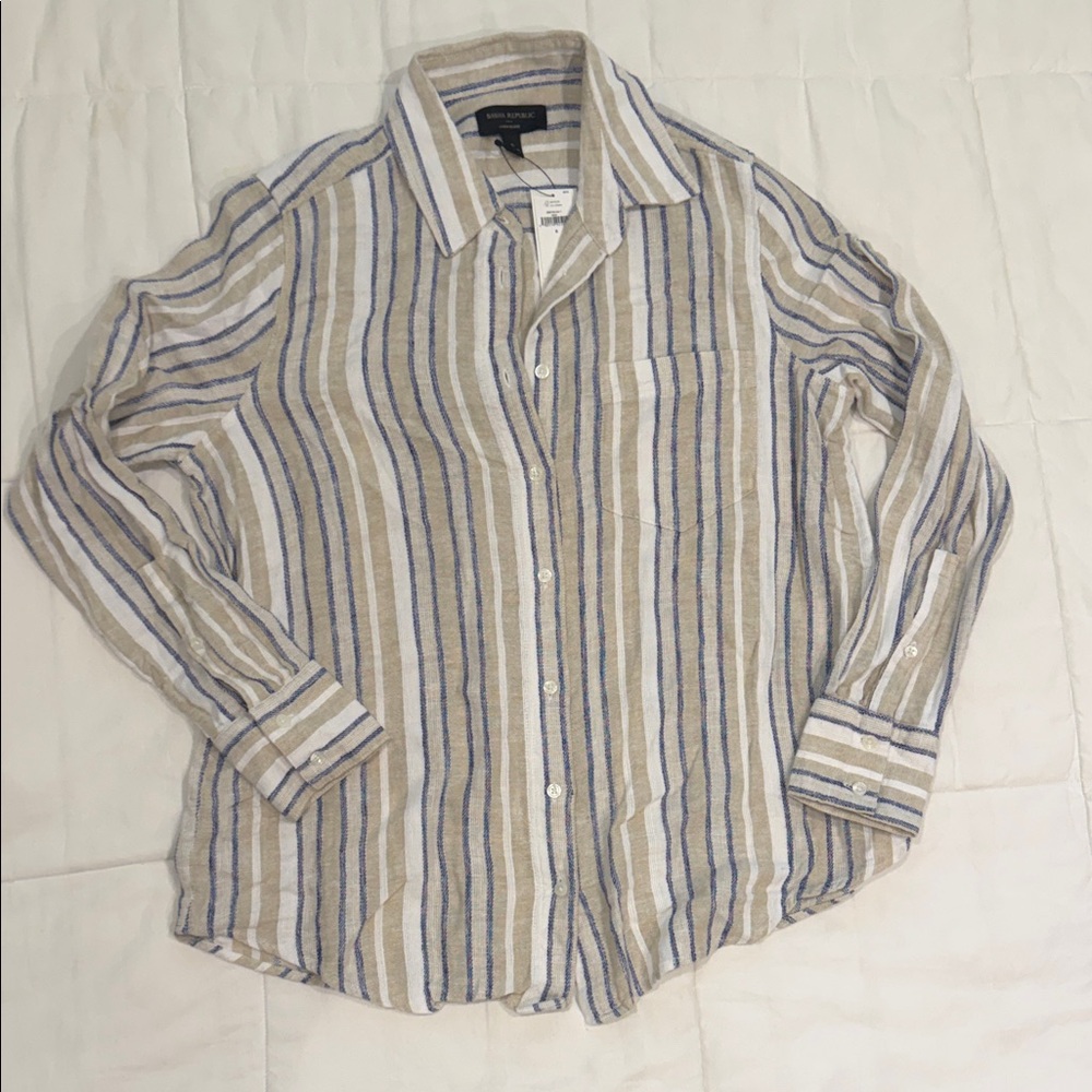 Women's Banana Republic Linen Blend button down shirt

NWT
